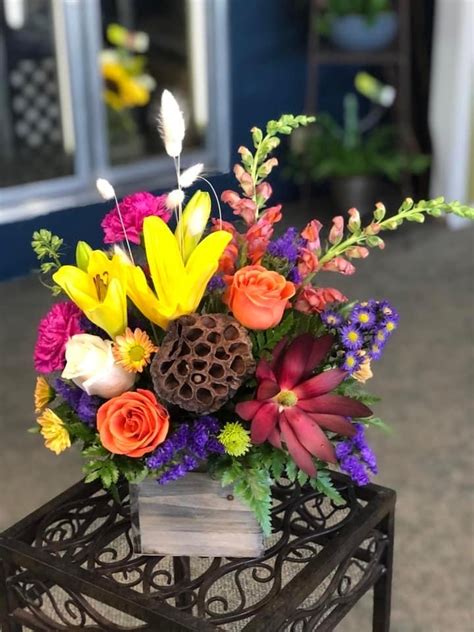 My name is Rachael and I am a local florist for the Clarksville area here in Tennessee. Visit Flowers by Rachael today and book me for your wedding!